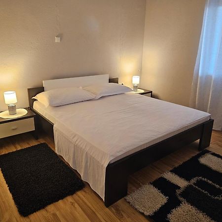 Apartments Lumi Рогозниця Екстер'єр фото