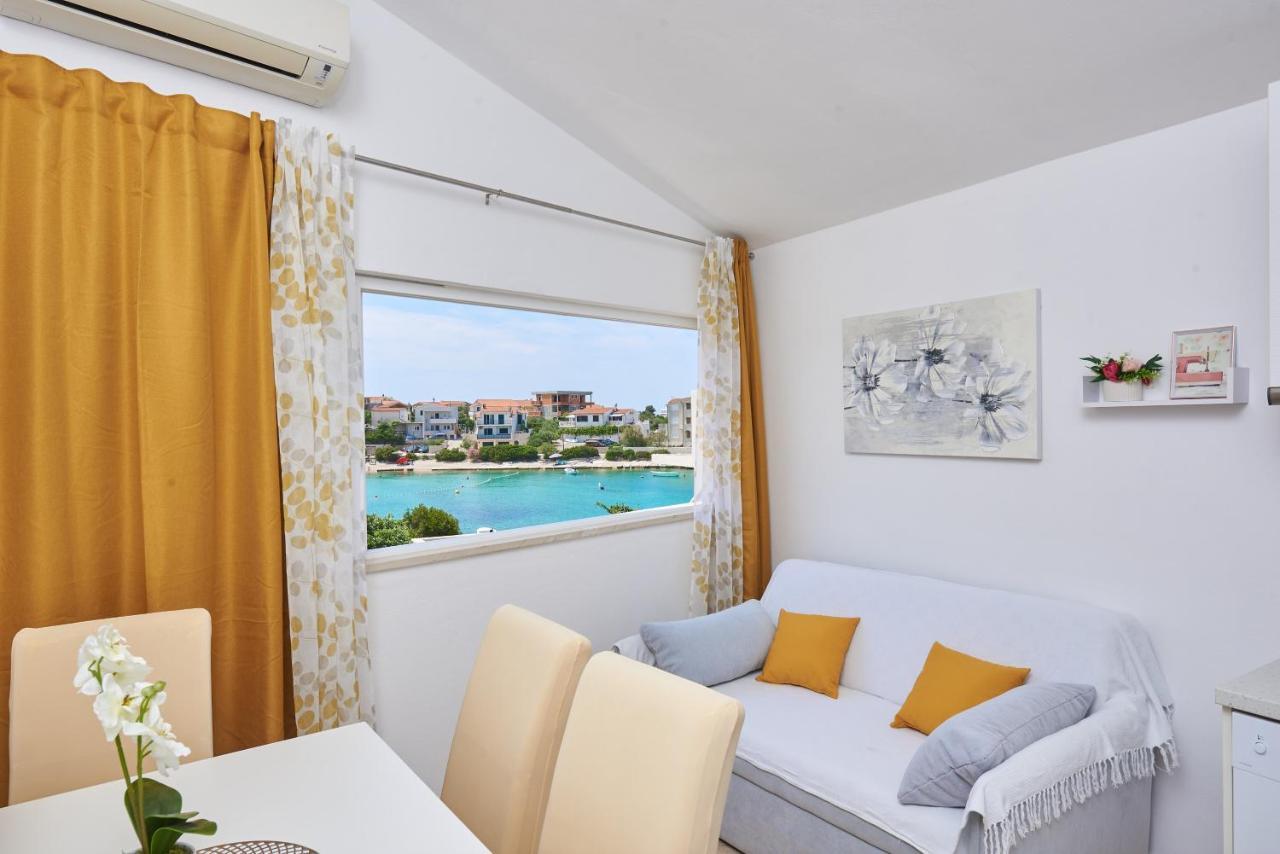 Apartments Lumi Рогозниця Екстер'єр фото