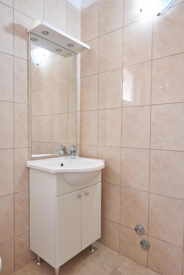 Apartments Lumi Рогозниця Екстер'єр фото