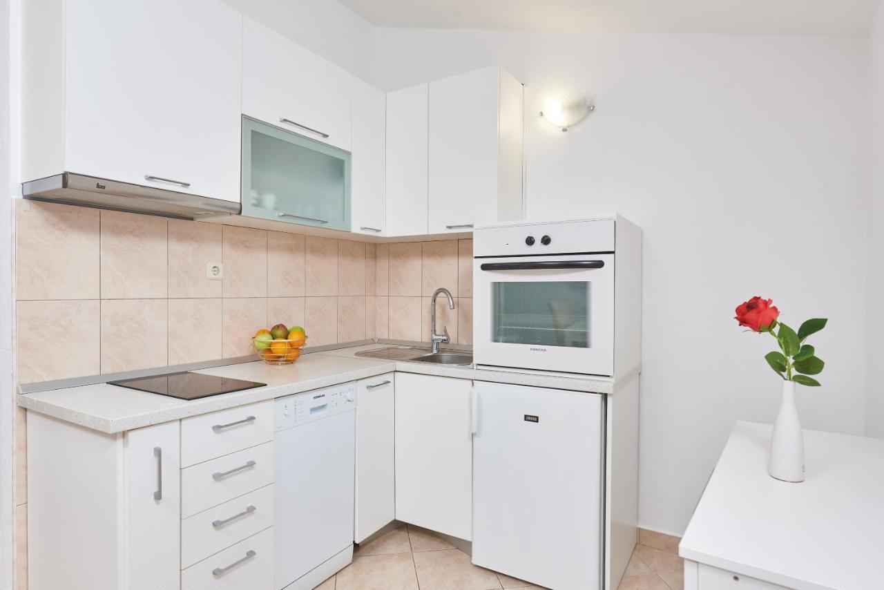 Apartments Lumi Рогозниця Екстер'єр фото