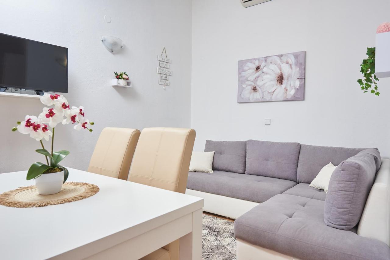 Apartments Lumi Рогозниця Екстер'єр фото