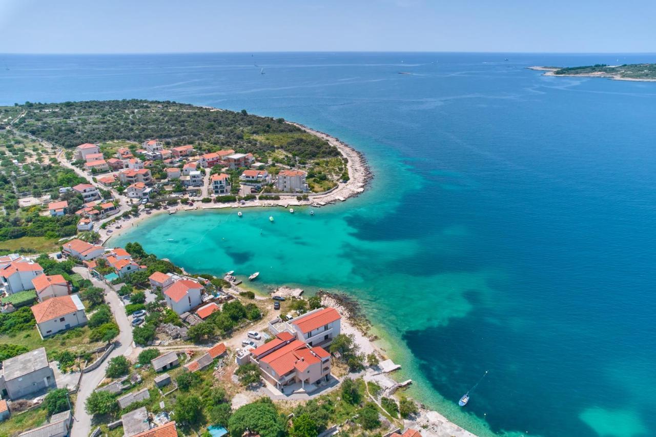 Apartments Lumi Рогозниця Екстер'єр фото
