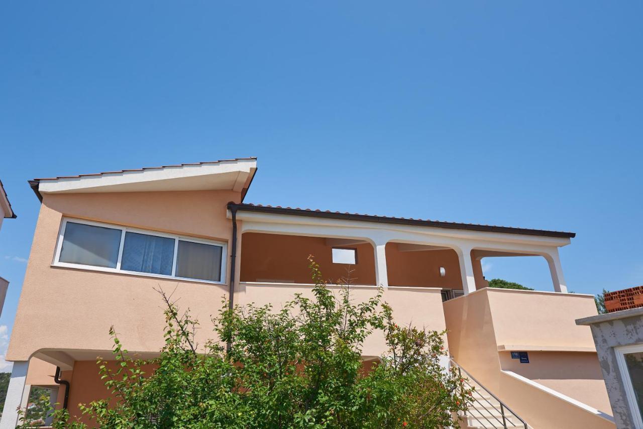 Apartments Lumi Рогозниця Екстер'єр фото