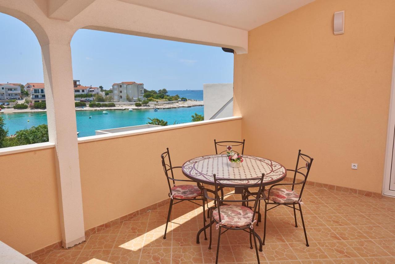 Apartments Lumi Рогозниця Екстер'єр фото
