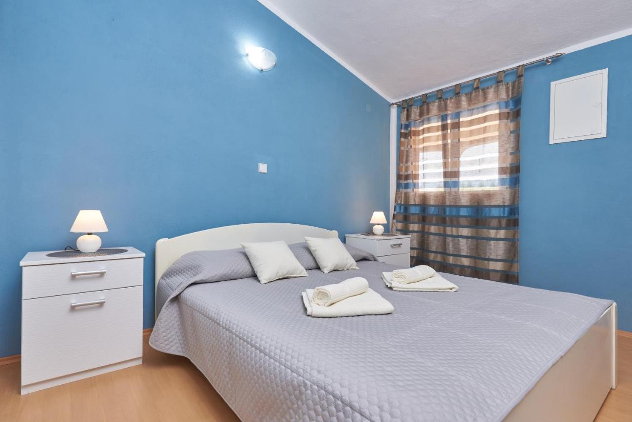 Apartments Lumi Рогозниця Екстер'єр фото
