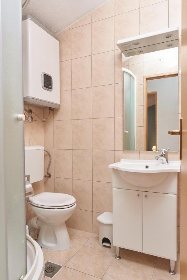 Apartments Lumi Рогозниця Екстер'єр фото