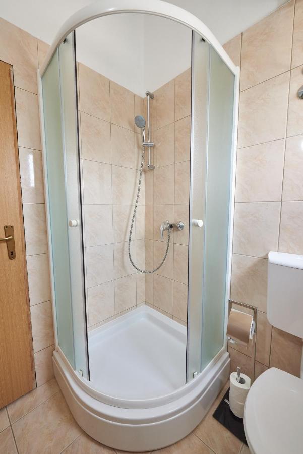 Apartments Lumi Рогозниця Екстер'єр фото