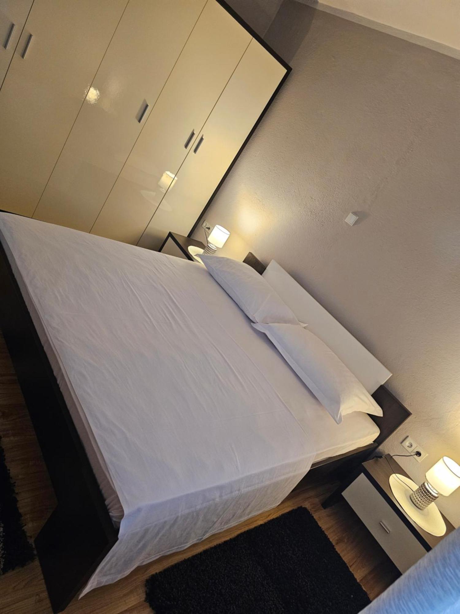 Apartments Lumi Рогозниця Екстер'єр фото